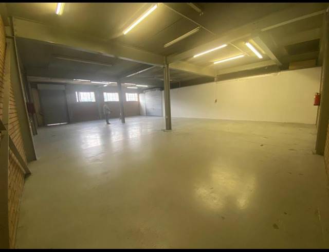 400M² WAREHOUSE TO LET IN EASTGATE
